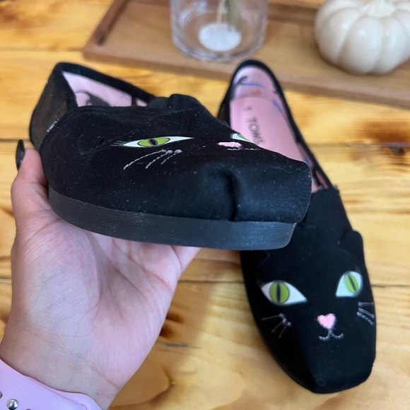 TOMS Classic Black Glow in the Dark Glitter Kitty Slip-ons - Picture 6 of 12